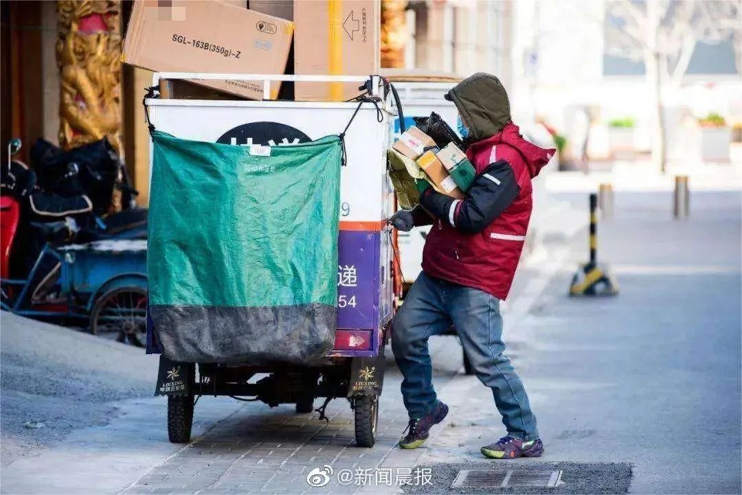 快递员过年工资，辛勤劳动的回报与期待